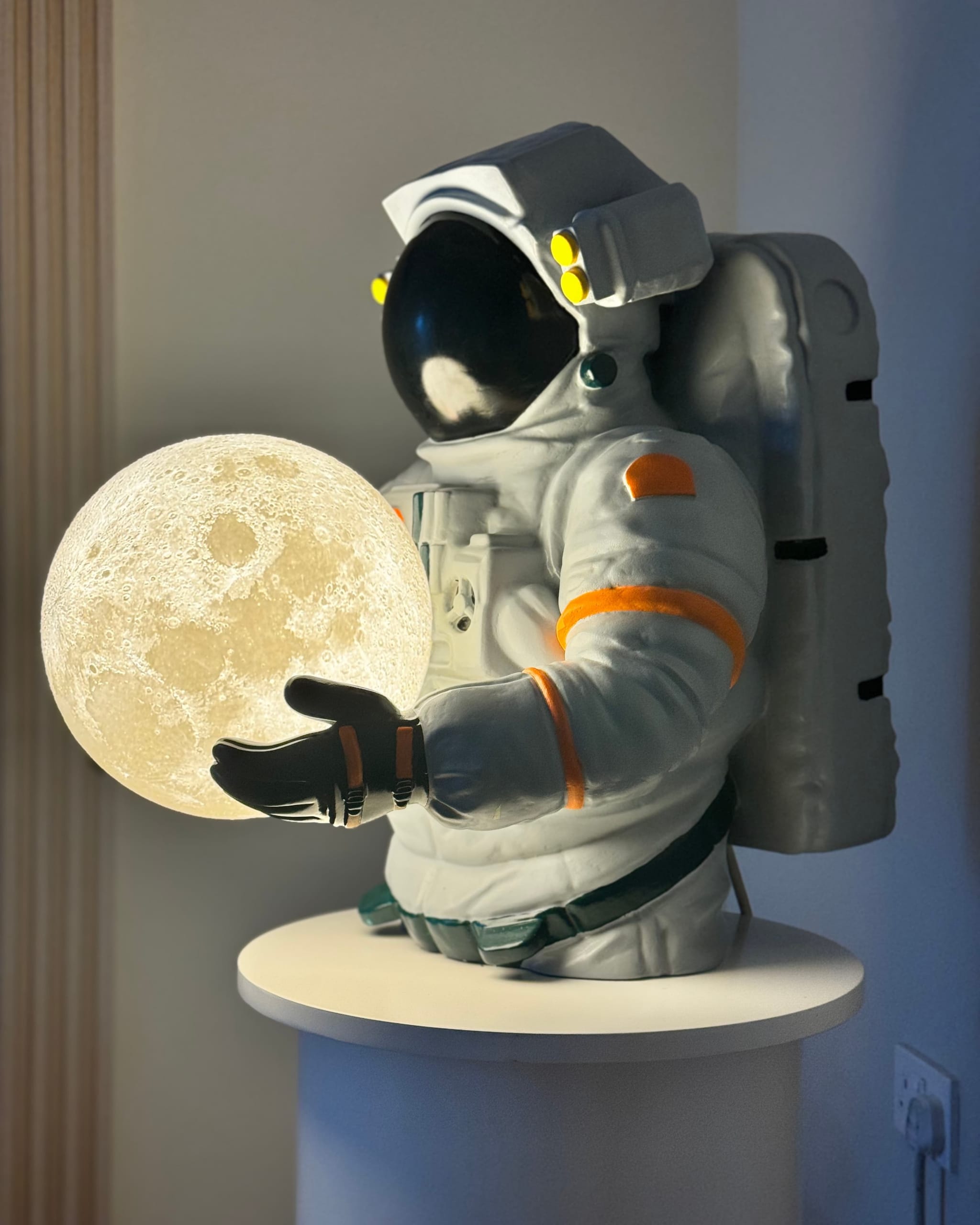 Astronaut & The Moon 